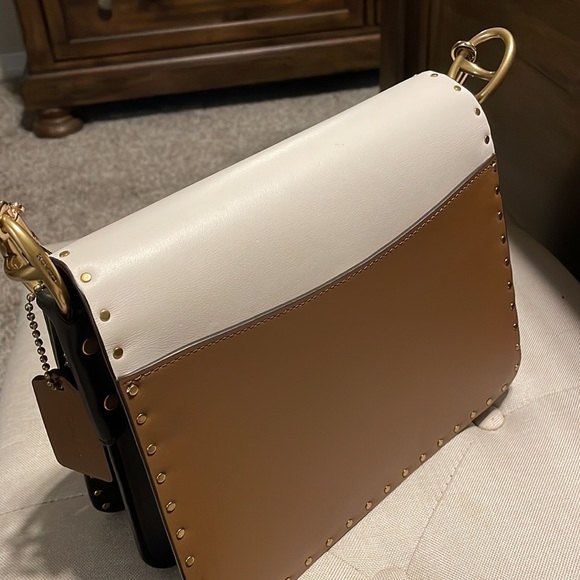 Coach beat color block with rivets shoulder beat bag, with 2 straps - Picture 2 of 3